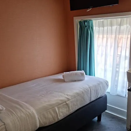 Tourist One Hotel