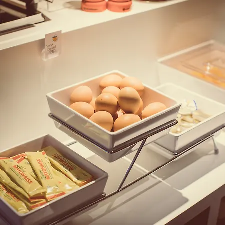 Tourist One Hotel 2*