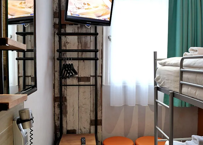 Hotel Budget Tourist